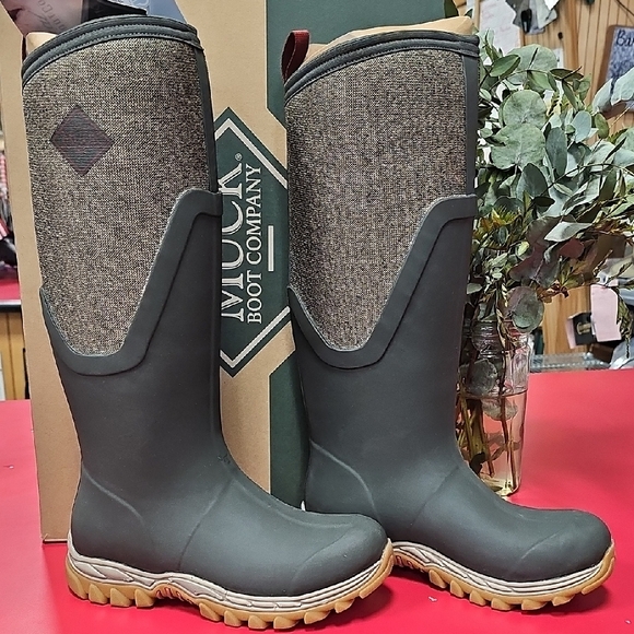 Muck Boot Company Women's Winter Boots - Black and Tan - Picture 1 of 3